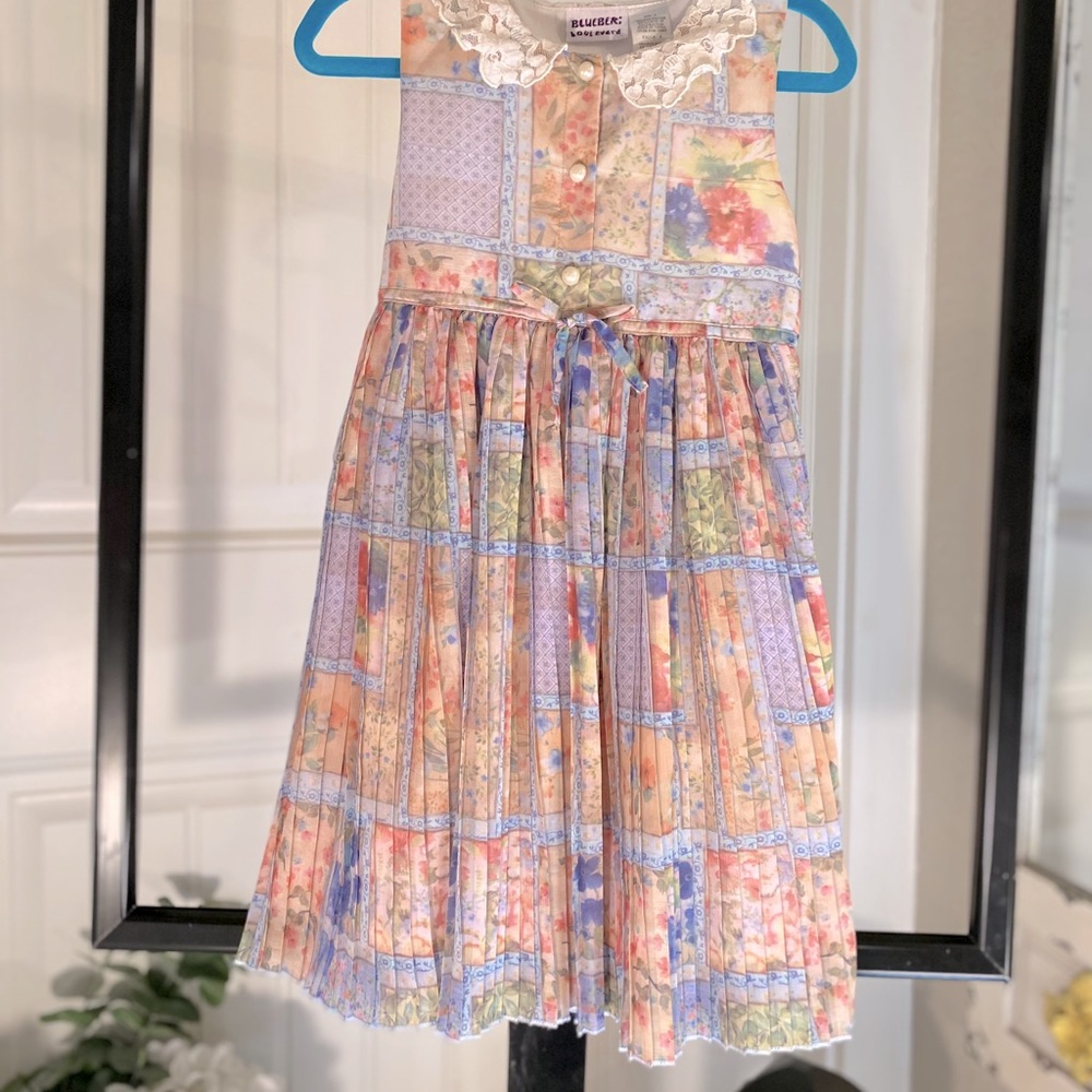 Pleated floral dress perfect for spring time!